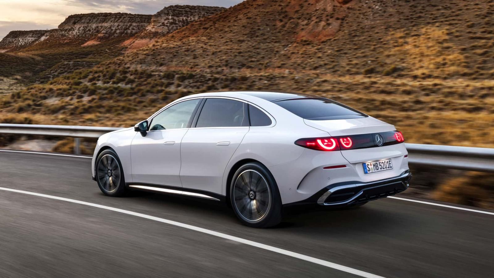 Νέα ηλεκτρική Mercedes C-Class: Με 490 άλογα και 762 χλμ. αυτονομία